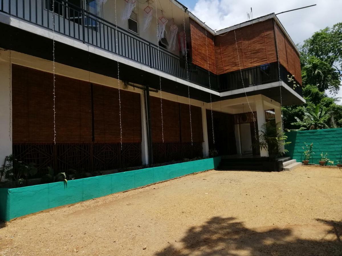 Macnara Travellers Inn Ratnapura Dış mekan fotoğraf